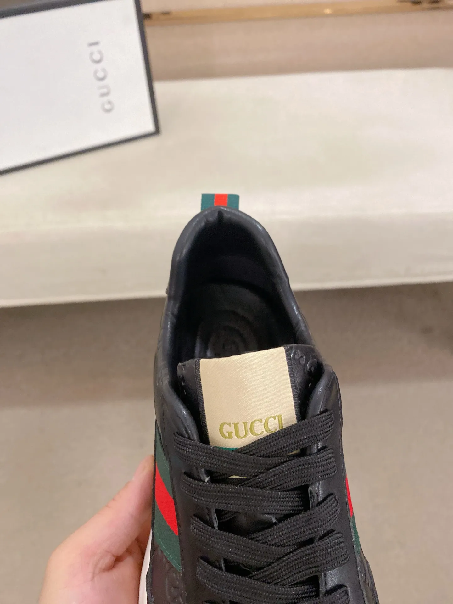 Men's shoes 💰 462💰The new GUCCI (Gucci) counters are launched simultaneously. The new men's shoes, 😘fabrics are selected from imported cowhide, and the lining is sheepskin lining. 👍🏿 High-end ☄️ air-cushion molded anti-slip rubber outsole, exquisite lines, simple and elegant, comfortable and high-end for leisure travel. Code number: 38 to 44 (45 can be customized and cannot be returned or exchanged)
